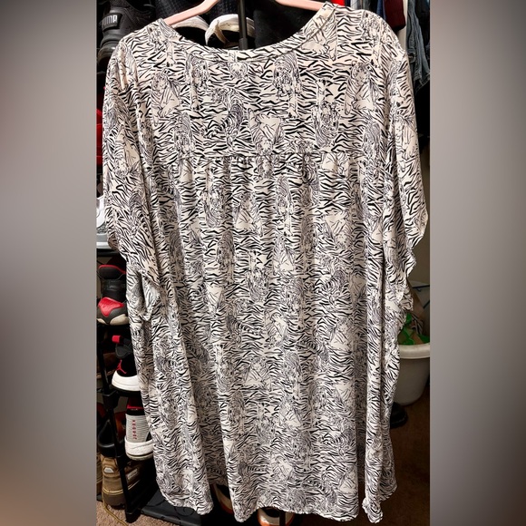 🐯 Torrid Hi-Lo Tiger Print Top size 6X - Picture 7 of 11